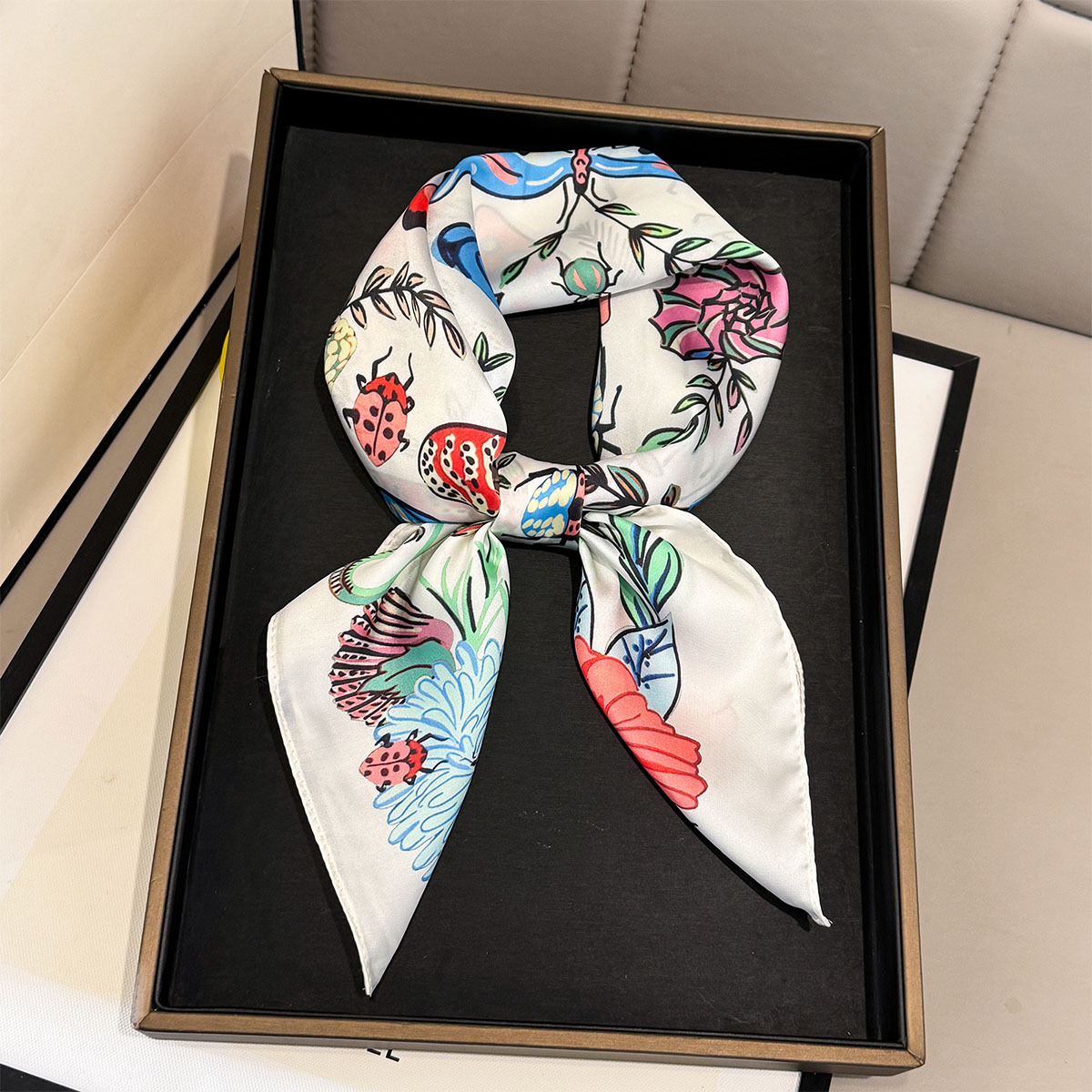 2026 新蝶プリントシルクスクエアスカーフ女性ソフトサテン - Women Fashion Necktie のレビューと価格